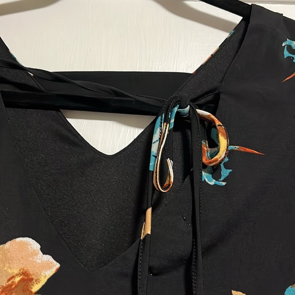 Short sleeve black dress with orange flowers - Picture 4 of 5